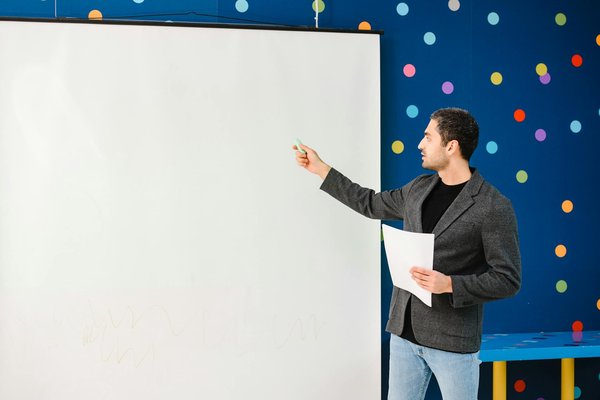 How Does Effective Leadership Impact Employee Satisfaction in UK Businesses?